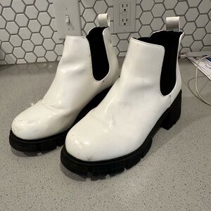 Forever 21 white booties size 7